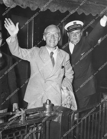 crp-11631 1934 news photo Upton Sinclair arrives in NY on backof train to run for Calif Gov crp-11631