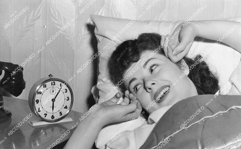 crp-01168 1943 Barbara Hale awakens w alarm clock heads to RKO for Gildersleeve's Bad Day crp-01168