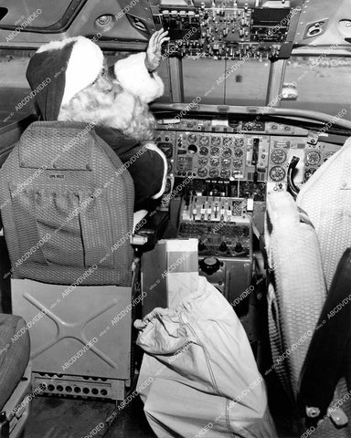 crp-11693 1959 Santa Claus in cockpit gets Christmas present of new DC-8 Jet to make job easier crp-11693