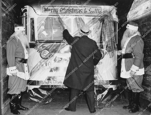 crp-11695 1939 news photo historic Seattle Wash mayor Arthur B Langlie new city busses from Santa Claus crp-11695