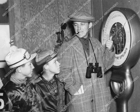 crp-11732 1930's Bing Crosby w jockeys Frank Chojnacki & Basil James at the weigh in scales crp-11732