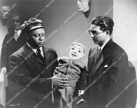 crp-11805 1945 Mantan Moreland, Edwin Luke and ventriloquist dummy Charlie Chan film The Jade Mask crp-11805