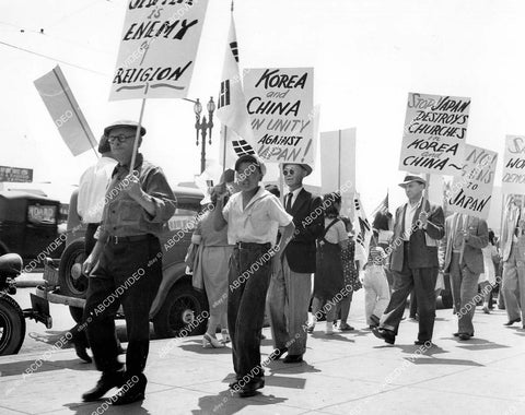 crp-11969 1940's news photo Los Angeles protestors for Korea Japan conflict crp-11969