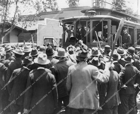 crp-11985 1930's news photo crowd of stikers gather around back of train labor dispute crp-11985