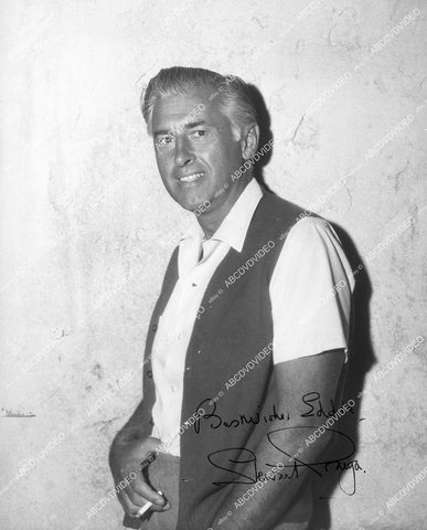 crp-12176 1960 Stewart granger candid on set North to Alaska w genuine autograph crp-12176