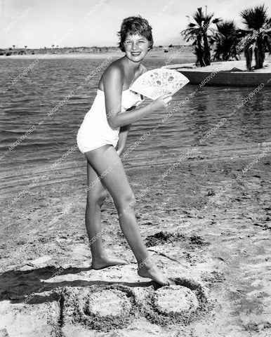 crp-12240 1950's pretty Joanne Dorfman records w her toes 100 degrees in Bermuda Dunes Palm Springs cute pinup pose crp-12240