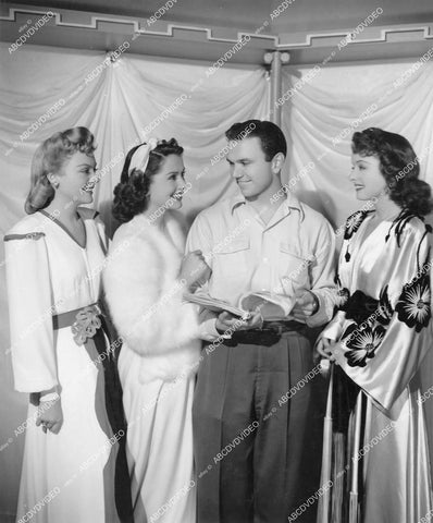 crp-12313 1942 Frankie Albert visits trio of babes Leslie Brooks, Jinx Falkenburg, Marguerite Chapman film Lucky Legs crp-12313