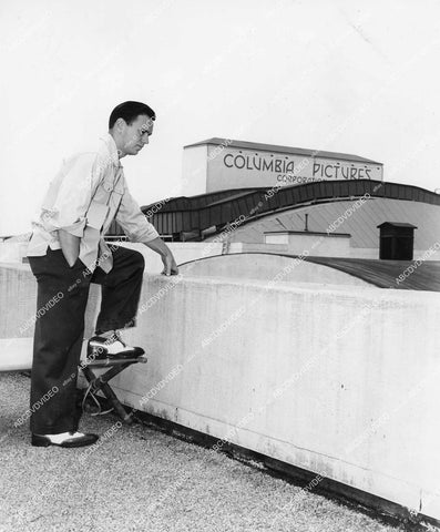 crp-12317 1942 candid Frankie Albert on roof Columbia Studios sound stage film The Spirit of Stanford crp-12317