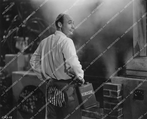 crp-12487 1942 Dave O'Brien w kerosine overwatching barbeque short subject film Barbee-Cues crp-12487