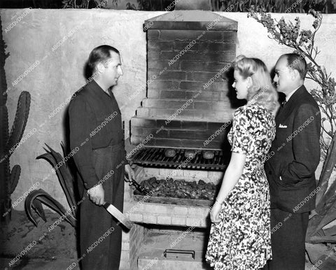 crp-12488 1942 Max Cullen w Pete Smith & Muriel Barr barbeque short subject film Barbee-Cues crp-12488