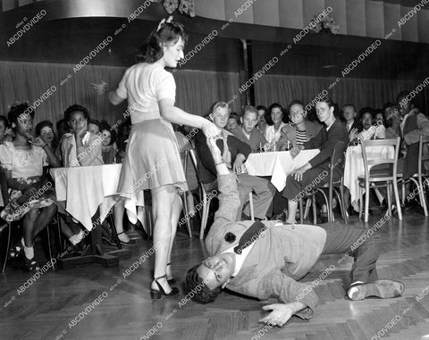 crp-12786 1940's 50's news photo mixed race teenage dance contest w dancers in the groove crp-12786