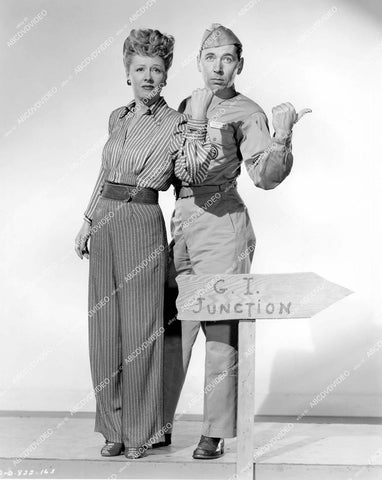crp-12880 1945 Alexander Knox & Irene Dunne thumbing ride to G.I. Junction film Over 21 crp-12880