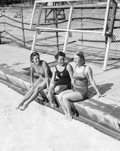 crp-13118 1940's vintage Americana 3 ladies in swimwear sitting by the pool crp-13118