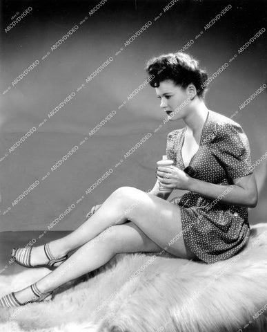 crp-13123 1943 music singer Carolyn Graydemos new beauty products leg makeup crp-13123