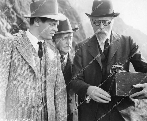 crp-13475 1945 Robert Lowery, Ralph Morgan, George Macready serial film The Monster and the Ape crp-13475
