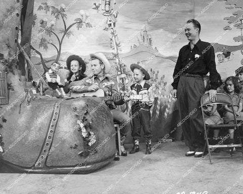 crp-13809 1950's Rex Allen does Washington D.C. & suburbs tour visits some local school play crp-13809