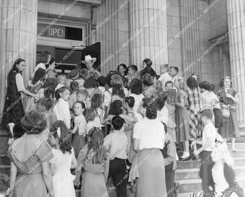 crp-13811 1950's Rex Allen does Washington D.C. & suburbs tour visits some local school crp-13811