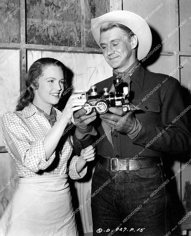 crp-14019 1948 candid Barbara Britton & Sonny Tufts inspect pottery locomotive piggy bank film The Untamed Breed crp-14019