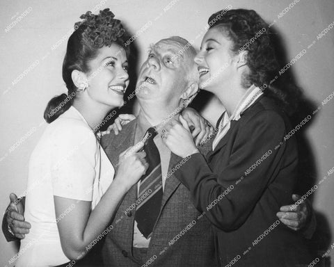 crp-14358 1940's Jinx Falkenburg & Evelyn Keyes and actor on set crp-14358