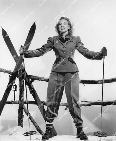 crp-14400 1943 pretty Evelyn Keyes geared up snow skiing film Dangerous Blondes crp-14400