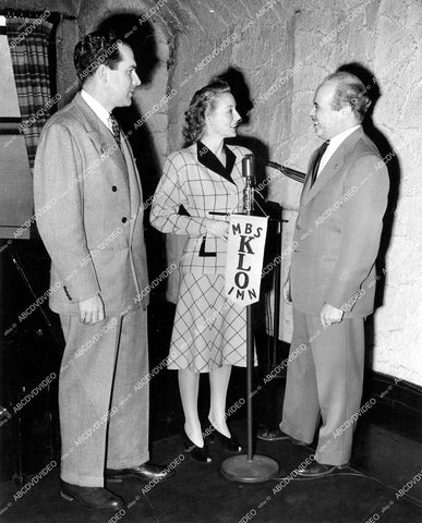 crp-14414 1940's candid Evelyn Keyes, Richard C Badger, Kenyon Bennett MBS KLO IMN radio?? crp-14414