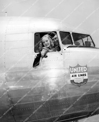 crp-14447 1938 vintage aviation United Airlines has beautiful Evelyn Keyes in cockpit crp-14447