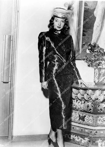 crp-14451 1949 news photo stunning Evelyn Keyes in new fashion Brocade Taffeta Cocktail suit by Marty King crp-14451
