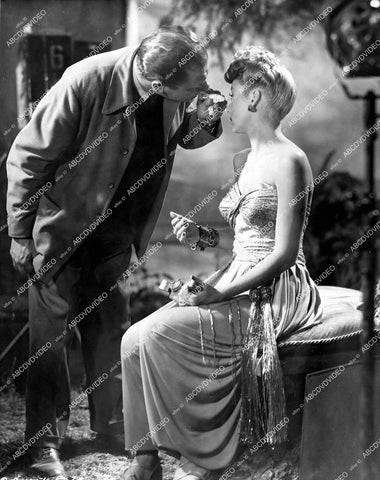 crp-14481 1945 Evelyn Keyes gets a little eye makeup on set film A Thousand and One Nights crp-14481