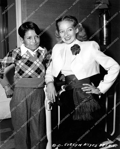 crp-14533 1948 Evelyn Keyes & Husband John Huston adopt Mexican orphan boy Pablo Albarran crp-14533