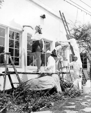 crp-14534 1944 Evelyn Keyes helps Jinx Falkenburg paint her house crp-14534