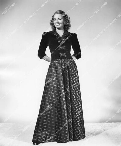 crp-15051 1941 Janet Blair models new fashion crp-15051