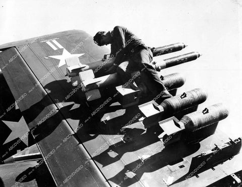 crp-15193 1952 Korean War Luther Pennington puts bomb ordnance on AD Skyraider airplane crp-15193