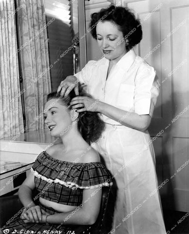 crp-15231 1949 Gloria Henry w Columbia Pics hair stylist Helen Hunt gets works film Rusty Saves a Life crp-15231