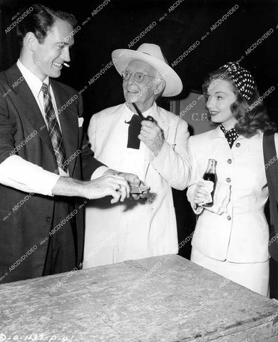 crp-15249 1947 candid Paul Campbell does magic card tricks for Gloria Henry & Harry Davenport on set film Sport of Kings crp-15249