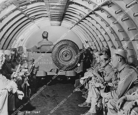crp-00153 1942 news photo Army jeep and crew in side world's largest twin egine airplane C-46 Curtis Commando crp-00153