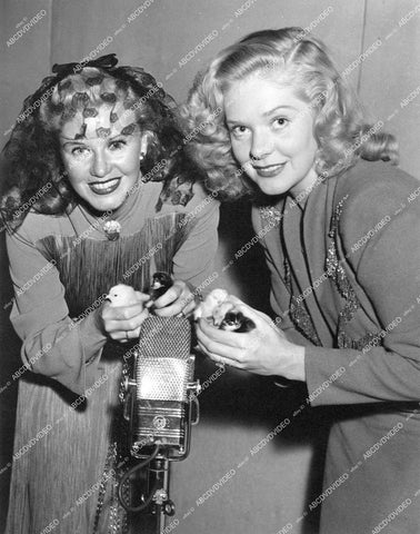 crp-15431 1944 Ginger Rogers & Alice Faye w baby chicks for AFRS Armed Forces Radio Service crp-15431