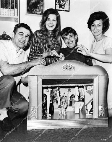 crp-15619 1960's Cristina Ferrare and her family I think crp-15619