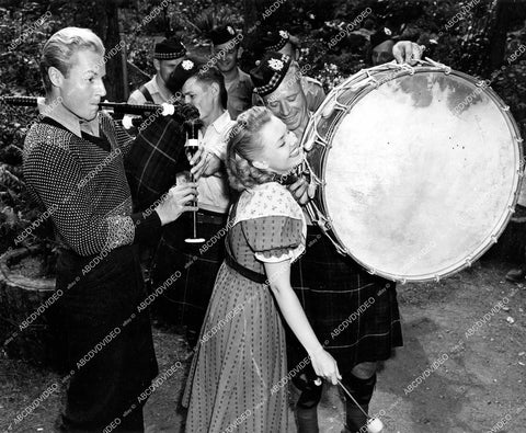 crp-15637 1942 Richard Derr, Elisabeth Fraser w 12th Canadian Scottish regiment film Commandos Strike at Dawn crp-15637