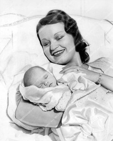 crp-15721 1936 Mrs Alan Dinehart, Mozelle Britton and newborn child crp-15721