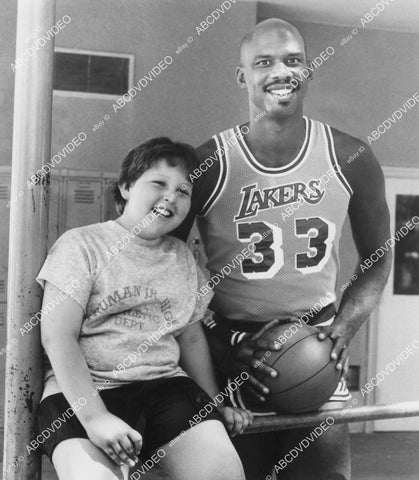crp-01627 1987 Jeff Cohen w basketball legend Kareem Abdul-Jabbar TVM Ask Max Disney Sunday Movie crp-01627