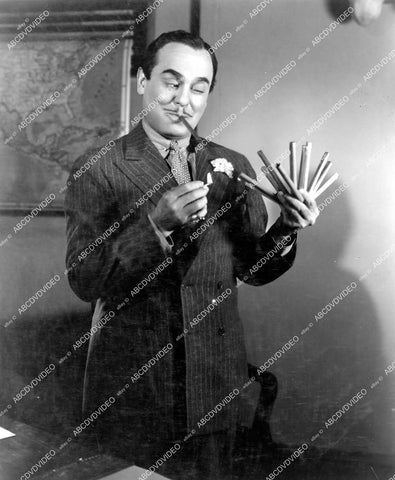 crp-16484 1936 Leo Carrillo fanning aout his cigars film I Promise to Pay crp-16484