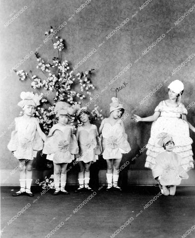crp-16490 1941 Janet Blair & sister Louise at 5yo dance school crp-16490