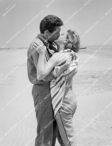 crp-01670 1963 Kerwin Mathews, Nadia Gray at the beach Hammer film Maniac crp-01670