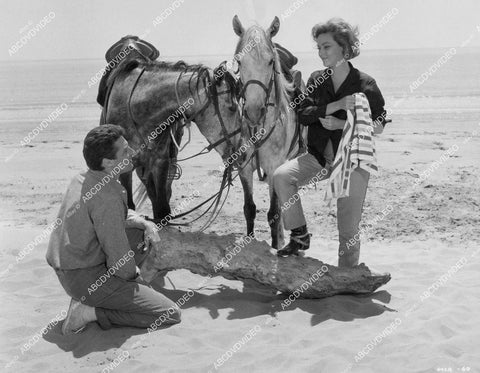 crp-01686 1963 Kerwin Mathews, Nadia Gray horsback ride at the beach Hammer film Maniac crp-01686