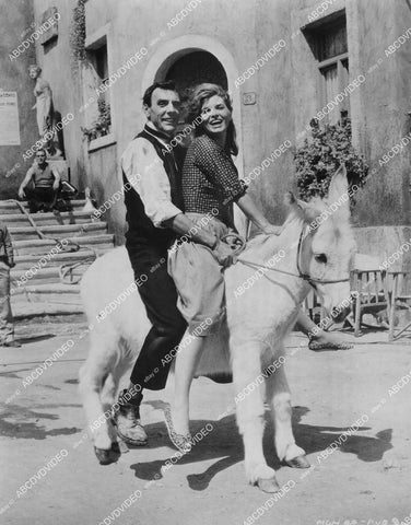 crp-00173 1962 Eric Sykes Scilla Gabel ride Fiorella the donkey on location film Village of Daughters crp-00173
