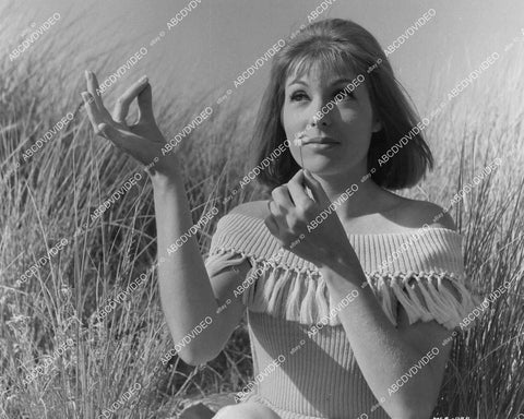 crp-01796 1963 beautiful Liliane Brousse out among the flowers Hammer film Maniac crp-01796