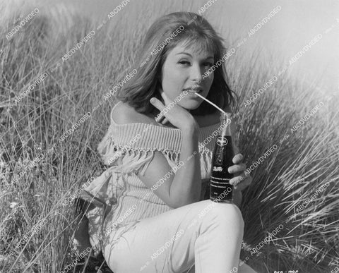 crp-01797 1963 Liliane Brousse enjoys an old time Pepsi-Cola bottle Hammer film Maniac crp-01797