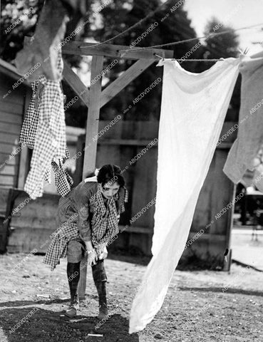 crp-18005 1926 Bessie Love hanging out the laundry silent film Lovey Mary crp-18005