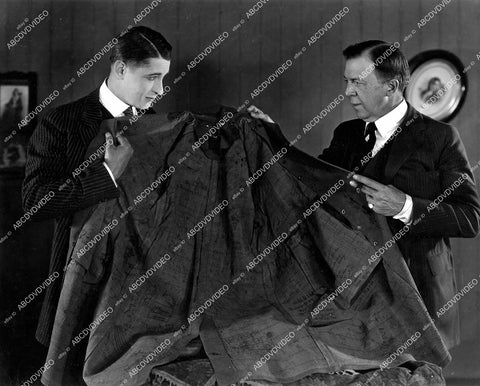 crp-18071 1923 Antonio Moreno w director Rupert Hughes maybe silent film Look Your Best crp-18071