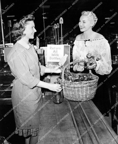 crp-18111 1944 Adele Jergens helps WWII scrap drive effort returns milk bottles crp-18111